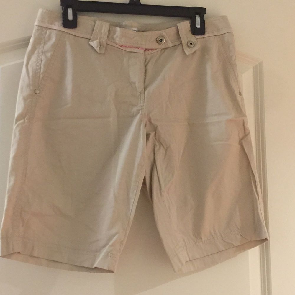 Cream Cache shorts